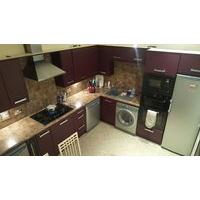 huge double ensuite room in luxurary partment and allocated free parki ...