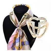 HUALUOEuropean and American fashion scarf buckle Korean high-grade diamond brooch Ms. hollow buckle shawl accessories