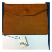 Jas M.B London, BNWT, Leather Clutch