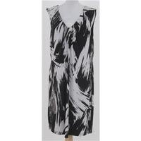 Jacquie, size XL, white and black dress