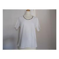 Joella Di Marco, Size 20, Cream T-Shirt