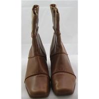 K at Clarks, size 6.5 tan ankle boots