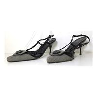 Karen Millen Monochrome Size 5 Kitten Heeled Ankle Strap Shoes With Button Feature