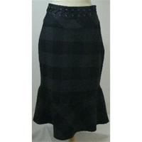 Karen Millen - Size: 10 - Black - Checked skirt