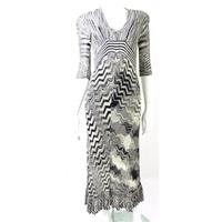 Karen Millen Size 10 Black and White Knitted Long Dress
