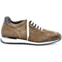 Keys Sneakers Man men\'s Shoes (Trainers) in brown