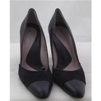 Kenneth Cole, size 4 purple high heeled court shoes