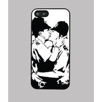 kissing coppers, banksy