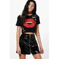 Kiss Print Distressed Safety Pin Crop - black