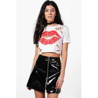 Kiss Print Distressed Safety Pin Crop - white