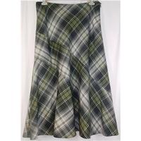 Klass Collection Size 16 Green Large Skirt Klass Collection - Size: 16 - Green - Patterned skirt
