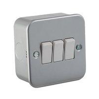 KnightsBridge 10A 3G 2 Way 230V Metal Clad Electric Wall Plate Switch