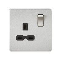 KnightsBridge 1G 13A 230V Screwless Brushed Chrome UK 3 Pin Switched Electrical Wall Socket