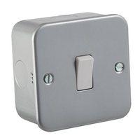 knightsbridge 10a 1g 2 way 230v metal clad wall switch plate