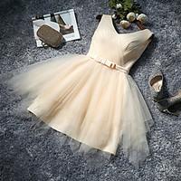 Knee-length Tulle Bridesmaid Dress - A-line V-neck with Bow(s)