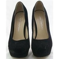 Koi Couture, size 6 black platform stilettos