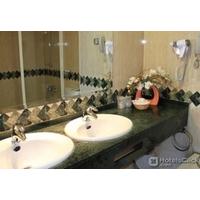 LA FAMILIA GALLO ROJO