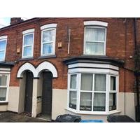 Large 6 bedroom house located just off Newland Avenue only 15 minutes walk from University