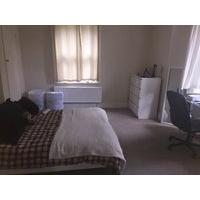 Large double bedroom all bikls included in east Croydon