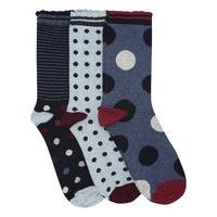 Ladies Soft Cotton Rich Ankle Sock 3 Pack In A Mix of Spot Patterns - Berry Red