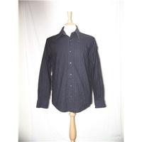 lakeland size m black long sleeved shirt