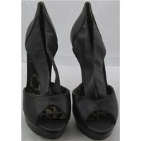 La Srada, size 6.5/40 black platform peep toes