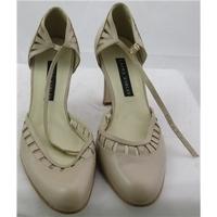 Laura Ashley, size 6.5/40 light beige two piece shoes