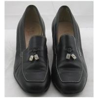 Lauren Ralph Lauren, size 4 black leather block heeled loafers