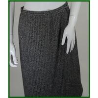 Lasserre Paris - size 12 - Black and white herringbone pattern - Wool mix A-line skirt