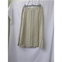 Ladies cream patterned skirt -size 12- Emreco Emreco - Size: 12 - Cream / ivory - Knee length skirt