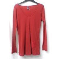 Lady Captain Size M red top with pocket detail Lady Captain - Size: M - Red - Long sleeved shirt