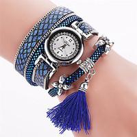 Lady\'s Bohemian Style Rivet Tissue Pendant Leather Band Gold Case Analog Quartz Bracelet Fashion Watch Strap Watch