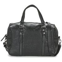 le temps des cerises quilted 1 womens handbags in black