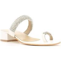 Le Chicche 402H1 Flip flops Women women\'s Flip flops / Sandals (Shoes) in white