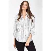 LETTER PRINT DOUBLE POCKET LOTUS SHIRT