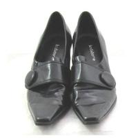 liz claiborne size 55 black leather look slip on block heeled shoes