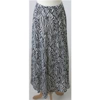Libra size 12 black & ivory patterned long skirt