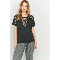 Light Before Dark Macrame Short Sleeve Black T-shirt, BLACK