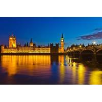 London Walking Tour by Night Including a Drink with Spanish Speaking Guide