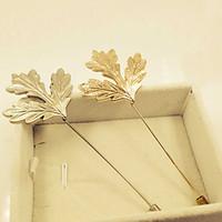 Long Maple Leaf Brooch (1Pc)