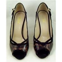 Lotus brow and black heeled shoes Size 4