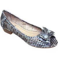 Lunar Ladies Lawson Perforated Pump women\'s Shoes (Pumps / Ballerinas) in Silver