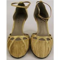 Lunar - Size: 5.5 - Gold - Slingbacks