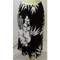 M & S - Black/white skirt