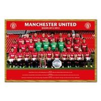 Manchester United Team Photo 13/14 Poster Oak Framed - 96.5 x 66 cms (Approx 38 x 26 inches)