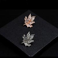 maple leaf brooch 1pc