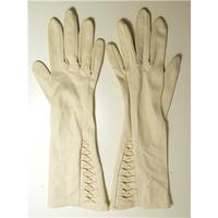 Maggy Rouff Circa 1960\'s Vintage Cream Pinched Gloves