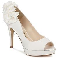 marian glade womens court shoes in white