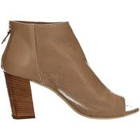 Mally 5735 Sandals Women Brown women\'s Mid Boots in brown