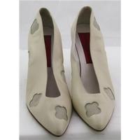 Maud Frizon, size 6/39 cream leather court shoes